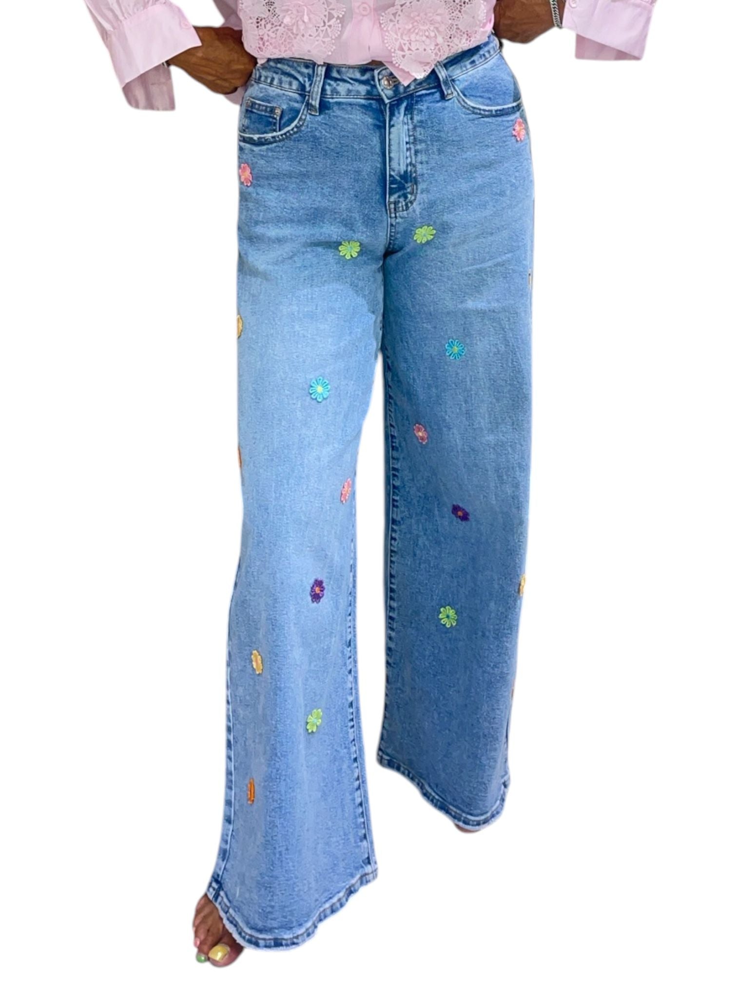 Jeans met geborduurde bloemetjes